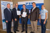 Signing of the cooperation agreement between the German Social Accident Insurance Institution RCI and the FSK. From left to right: Dr. Hans-W. Schloz (FSK Managing Director), Albrecht Manderscheid (FSK Chairman), Helmut Ehnes (German Social Accident Insurance Institution RCI, Head of Prevention), Dr. Thomas Martin (German Social Accident Insurance Institution RCI, Head of Office for Hazardous Substance Information), Ilona Wiesmann (FSK).