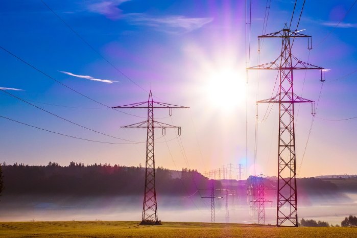 electricity-pylons-503934_1280.jpg