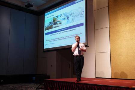 Frank Tinnefeld, Vice President Business Unit Integrated Fab Solutions SCHMID Group, präsentiert neuste Technologieupdates und -roadmaps der SCHMID Group