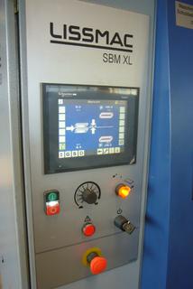 Bild 11: Touchscreen-Display der Entgrat- und Kantenverrundungsmaschine