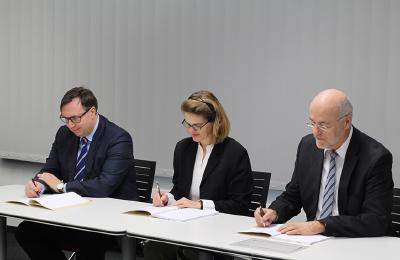 Bundeswehr und BWI unterzeichnen neuen Leistungsvertrag.