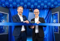 Walter Reithmaier, CEO TÜV SÜD Product Service GmbH, (left) and Holger Lindner, CEO Product Service Division at TÜV SÜD, (right) open the expanded laboratory in Frankfurt am Main.