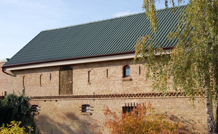Remise_mit_Metalldachpfanneneindeckung_in_Brandenburg.JPG