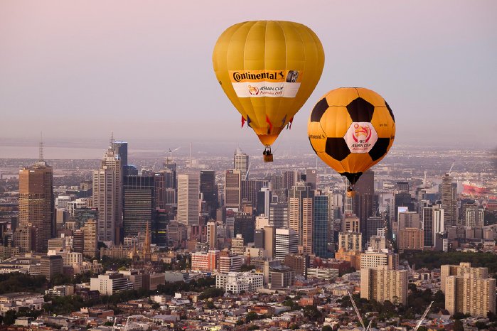 2_Balloons_stadium_Melbourne.jpg