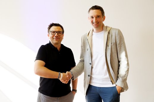Andreas_Nauerz__links__und_Michael_Förtsch_vereinbaren_die_strategische_Partnerschaft.jpg