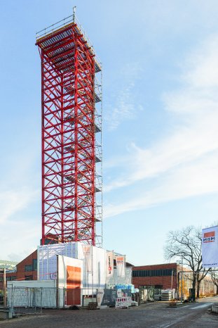 PERI-08-die-zukunft-beim-bauen-fest-im-blick.jpg