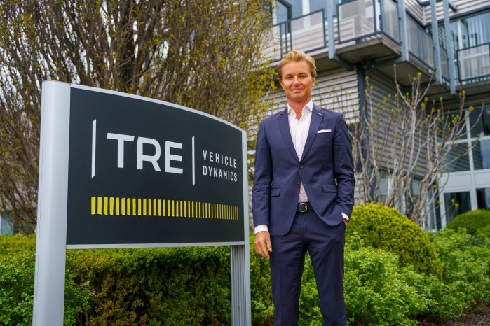 1 Nico Rosberg vor TRE-Zentrale.jpg