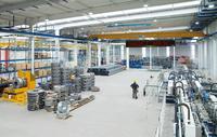 Großformatige Meldungen als LED-Laufschrift in der Werkhalle