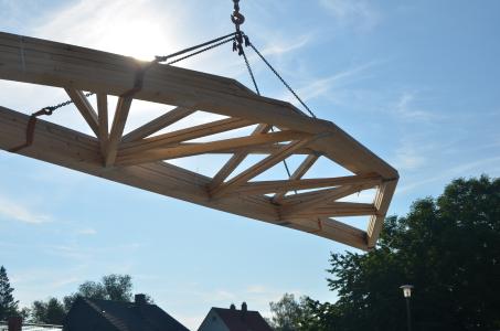 Für Dächer in Bestform: Tragwerksbau mit Nagelplattenbindern ist vorbildlich nachhaltig und lässt Architekten freie Hand.
Foto: Achim Dathe für KRUG Holzsystembinder/GIN, Ostfildern; www.nagelplatten.de