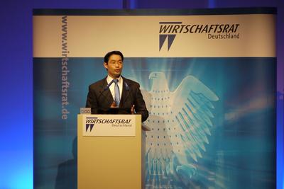 Sind Wirtschaftsminister Philipp Rösler Opelaner wichtiger als andere Arbeitnehmer? (Foto: politikdigital/Flickr.com)