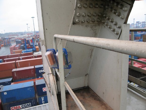 Transponder der Symeo-Lösung an einer der Containerbrücken im Container Terminal Burchardka.jpg