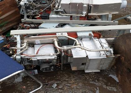 Industrie und Gewerbe sind auf eine regelmäßige Abholung ihres Schrotts angewiesen. Oftmals fallen hier regelmäßig sehr große Mengen an Stahlrohren und Scherenschnitt an, die schnell die räumlichen Kapazitäten sprengen können. Der Schrottankauf Iserlohn ermöglicht es Industrie und Gewerbe, zwei Fliegen mit einer Klappe zu schlagen: Er sorgt für Platzgewinn und ist darüber hinaus in der Lage, tagesaktuelle Preise für den Metallschrott zu bezahlen. Bei großen Schrottmengen steht auch Privatpersone