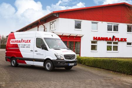HANSA-FLEX Servicefahrzeug vor Niederlassung