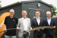 Nehmen den Netzknotenpunkt in Witzin in Betrieb: (vlnr) Ronald Kurtz (Koordinator FTTH WEMACOM), Volker Buck (Geschäftsführer WEMACOM), Lukas Völsch (1. Stellvertreter des Landkreises LUP), Andreas Wißuwa (Fachdienstleiter LUP). / Foto: WEMAG/SKRmedia
