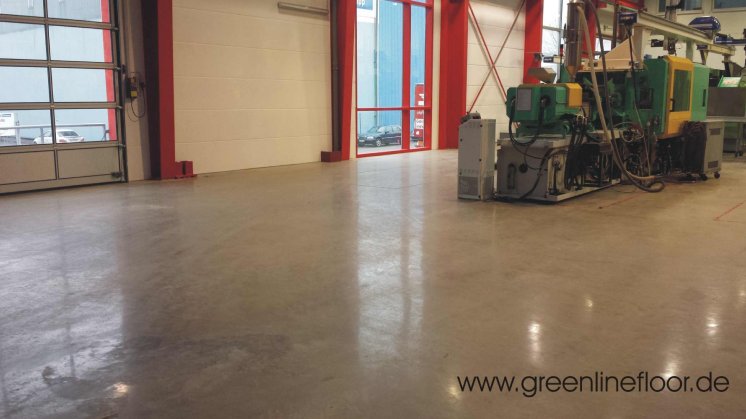GreenLINE Floor - Neuer Boden in einem Kunststoffbetrieb.jpg