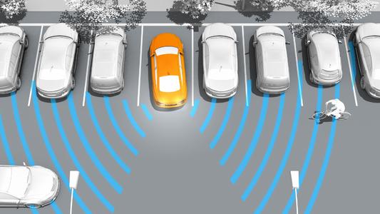 Eine neue Sensorgeneration erkennt beim Rückwärtsfahren querende Fahrzeuge und warnt den Fahrer vor einer Kollision