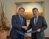 Unterzeichneten die Kooperationsvereinbarung: Oberbürgermeister Dr. Lutz Trümper (r.) und IHK-Hauptgeschäftsführer Wolfgang März, Quelle: IHK Magdeburg