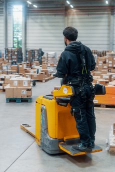 hTRIUS_Exoskelett_PM-Logistik_05.jpg