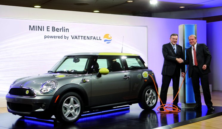 1Pressekonferenz MINI E, Berlin, powered by Vattenfall Dr. Norbert Reithofer, Vorstandsvorsi.JPG