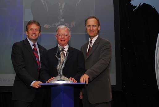 Pic-371-Jim Fleischhacker (middle), Molex, accepts GM award.jpg