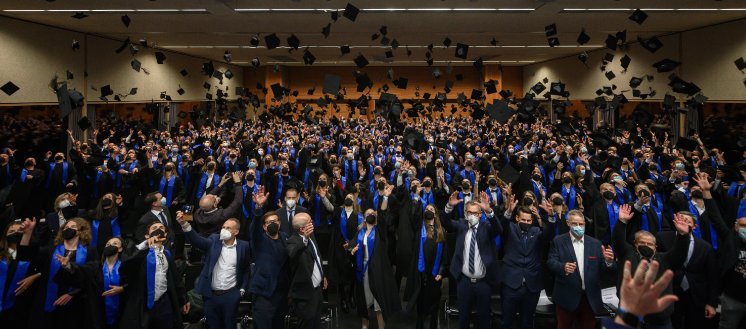 Mehr als 1.400 Absolventinnen und Absolventen wurden jetzt an der Hochschule Aalen verabschiedet.jpg