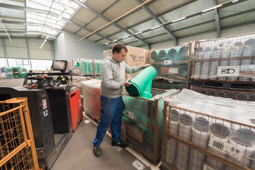 Abb. 1_Kommissionierung von Gitterboxen.jpg