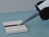Applikation eines Dichtstoffs in einen Prüfkörper.