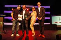 Henry Siemons (2. von links), Leiter Tuning bei Continental, nahm den Award entgegen