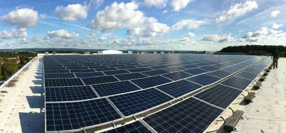 Die 160 kWp Photovoltaikanlage auf dem neuen Firmengebäude von AMERICAN MINT in Mechanicsburg, Pennsylvania (Foto: GÖDE Gruppe)