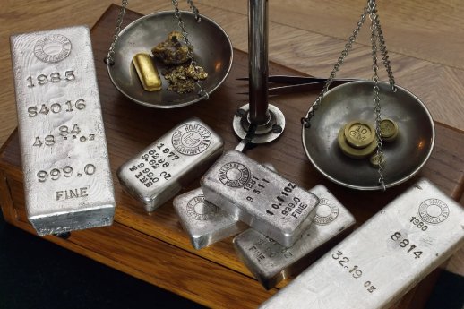 Silber-Gold-Barren-Waage-Depositphotos_32933711_GI-2048x1365.jpg