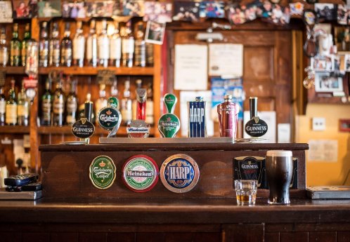 Pub-christian_birkholz-bar-209148_1920.jpg