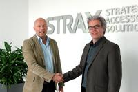 PR-Partnerschaft für 2013: Martin Wagner (l) Head of Group Marketing der STRAX GmbH und Klaus Baumann Geschäftsführer von Sputnik  Presse  und Öffentlichkeitsarbeit