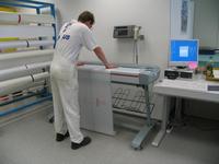 Archivfoto Airbus - Standort Hamburg - Finkenwerder: Die analoge Planvorlage wird über einen A0 Scanner digital aufbereitet. Diese digitalen Rasterdaten setzt RxSpotlight PRO in Vektordaten um