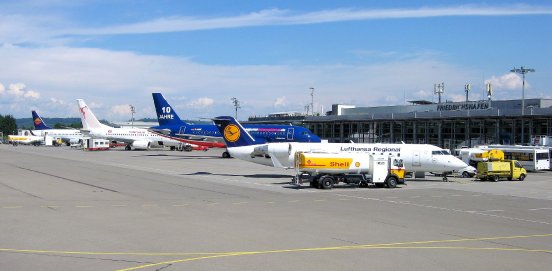 Flughafen_Friedrichshafen_ansicht.jpg