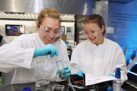 Schülerinnen und Schüler werden im InnoTruck selbst experimentieren können © BMBF-Initiative InnoTruck / FLAD & FLAD Communication GmbH