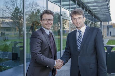 V.l.n.r.: Oliver Carlsen, Geschäftsführer arvato CRM Solutions Deutschland, Roland Nagel, Geschäftsführer arvato health analytics GmbH