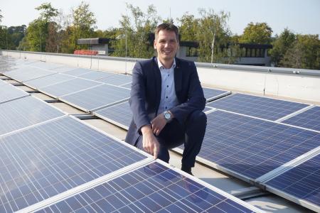 HARTING relies on photovoltaics: Here Dr. Stephan Middelkamp, Central Division Manager Quality and Technologies, on the roof of the HARTING Quality and Technology Centre (HQT) in Espelkamp