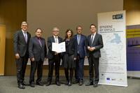 Prämierung der KEFF Heilbronn-Franken (v. l.: Ministerialdirektor Helmfried Meinel, Uwe Schopf, HWK Heilbronn-Franken, Stefan Gölz, IHK Heilbronn-Franken, Monica Hack, Klaus Lippemeier, Modell Hohenlohe e. V., Dr. Hannes Spieth, Umwelttechnik BW)