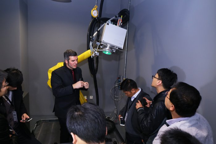 Laser-laboratory-China-remote-welding-Shanghai-Blackbird-Robotics-300dpi.jpg