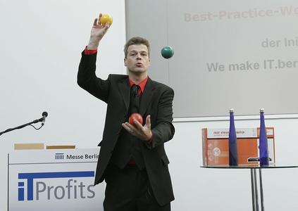 Auktionator Stephan Ehlers (www.ballaballa.com) versteigert wieder Werbegeschenke, Software + Hardware!