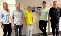 At the handover of the new time recording terminal (from left): Elke Selg, Sascha Dienstknecht, Birgitt Siegert (all Caritas), Primion technician Benjamin Oßwald and Klaus Rauser (employment facility manager).