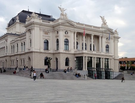 zurich-opera-house-2213766_1920.jpg