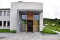 Vollwert-Dämmstoff: Hanf duftet wie Heu, wächst vier Mal schneller als Holz und kann außer zu Nahrungsmitteln auch zu vielen nützlichen Dingen des täglichen Bedarfs verarbeitet werden: Die neue Capatect Hanffaser-Dämmplatte beispielsweise besteht zu 89 Prozent aus Hanffasern sowie zu elf Prozent aus synthetischem (PE-Fasern) oder rein pflanzlichem Stützgewebe (Maisfasern). (Foto: Caparol Farben Lacke Bautenschutz)