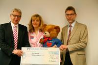 v.l.n.r.: Helmut Benefader, Geschäftsführer der GWS; Beate Frase ehrenamtliche Mitarbeiterin Herzenswünsche e.V.; Andreas Niewerth, Betriebsratsvorsitzender GWS mbH