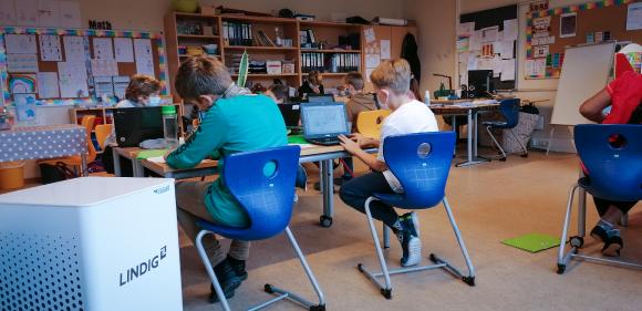Luftreiniger im Klassenzimmer der ThIS in Weimar