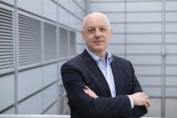 “In the modern beverage industry, the whole package counts more than ever before: packaging systems must balance efficiency, flexibility, sustainability and cost pressure,” states David Darbant, CSO of KHS USA.