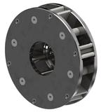 Durch ihr Y-Design lassen sich die Wurfschaufeln der neuen universell einsetzbaren Gamma® 400 G von zwei Seiten nutzen und bieten damit eine im Vergleich zu herkömmlichen Strahlturbinen doppelte Standzeit (Foto: Rösler Oberflächentechnik GmbH)