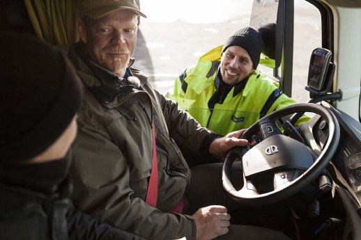 Volvo_Trucks_vs_750_Tonnes_10_lowres.jpg