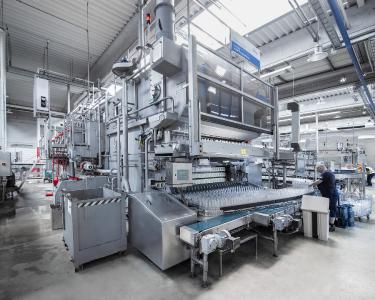 A bottle washer is one of the biggest machines on a line. For several years KHS has thus provided a variety of conversion packages which bring machines into line with the technical and ecological state of the art.