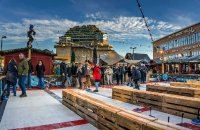 Wintermarkt mit Eisstockbahnen von teamgeist in Hamburg vor der Rindermarkthalle